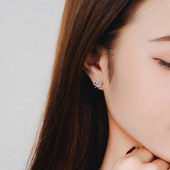 NEW 925 Sterling Silver Diamond Sun Stud Earrings - Picture 4 of 4